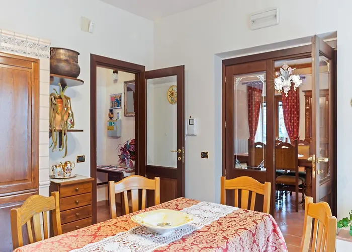 In With Pool And Nature Villa Tagliacozzo