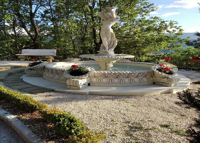 In With Pool And Nature Villa *